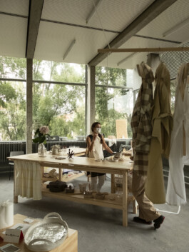 thE physicaL spherE oF conversatioN takinG placE